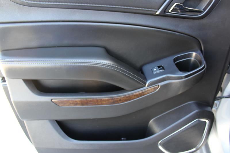 Chevrolet Suburban LT 1500 4WD 2015