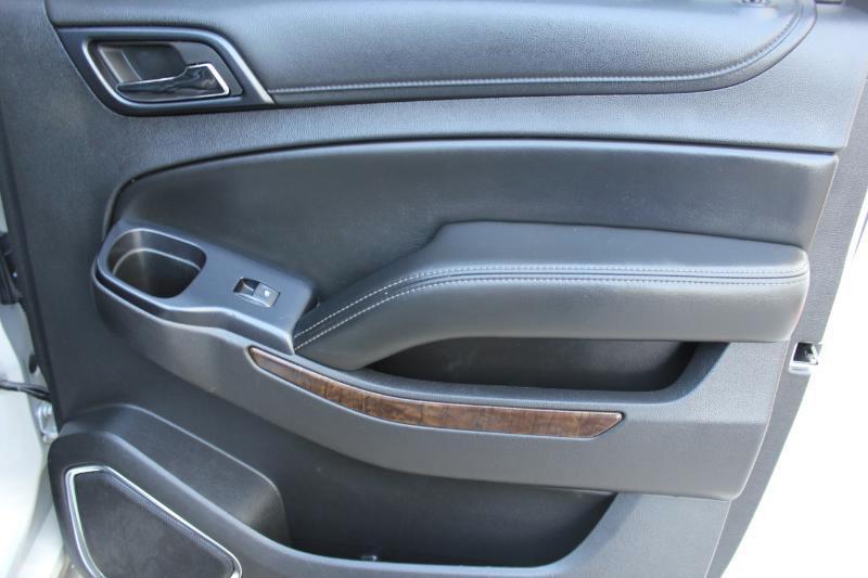 Chevrolet Suburban LT 1500 4WD 2015