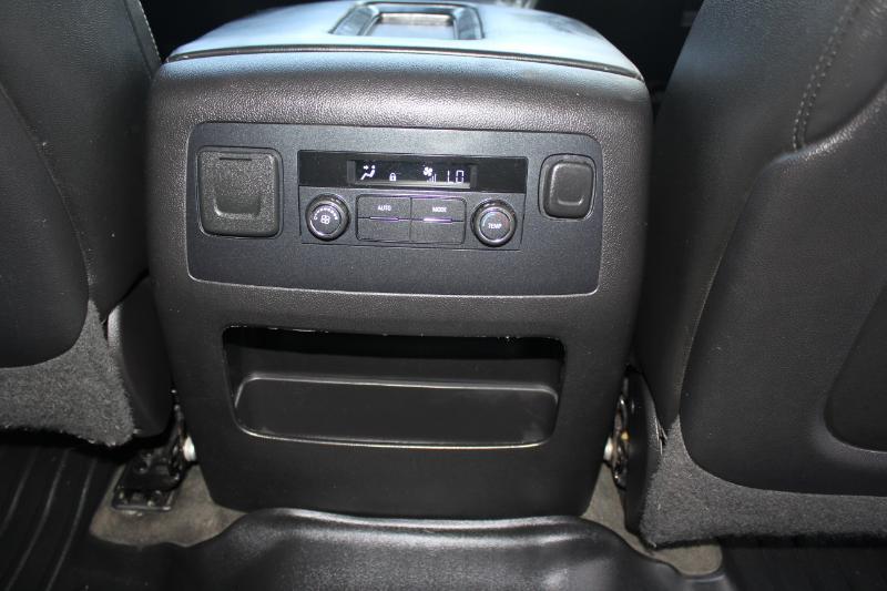 Chevrolet Suburban LT 1500 4WD 2015