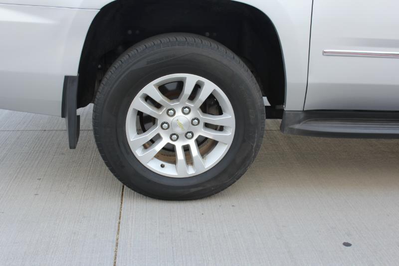 Chevrolet Suburban LT 1500 4WD 2015