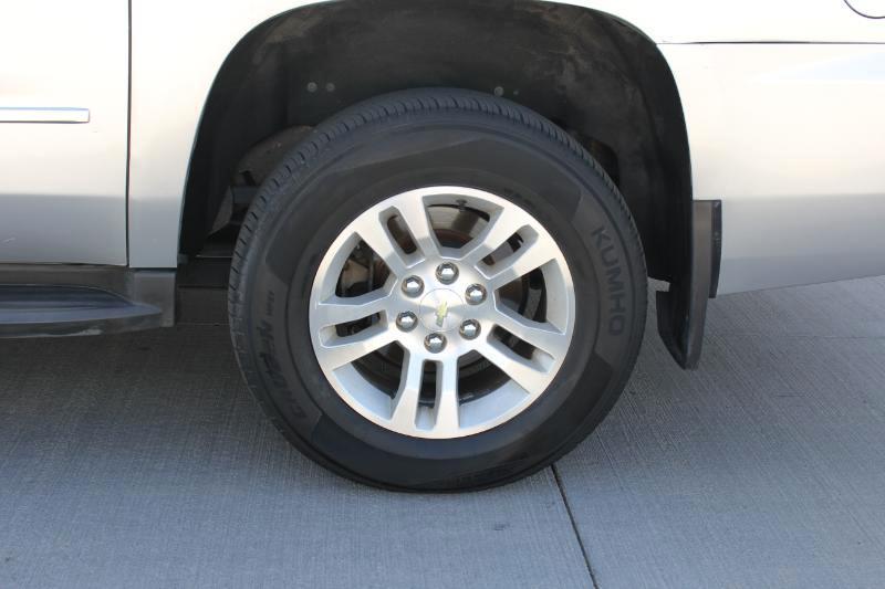 Chevrolet Suburban LT 1500 4WD 2015