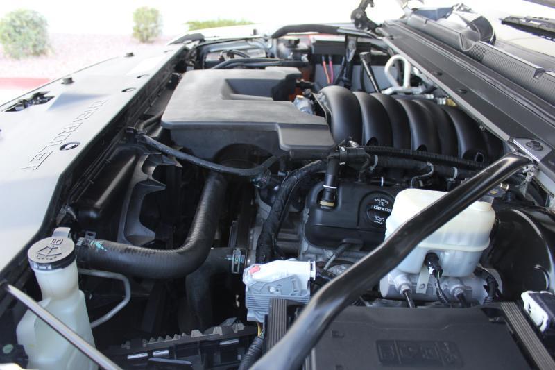 Chevrolet Suburban LT 1500 4WD 2015