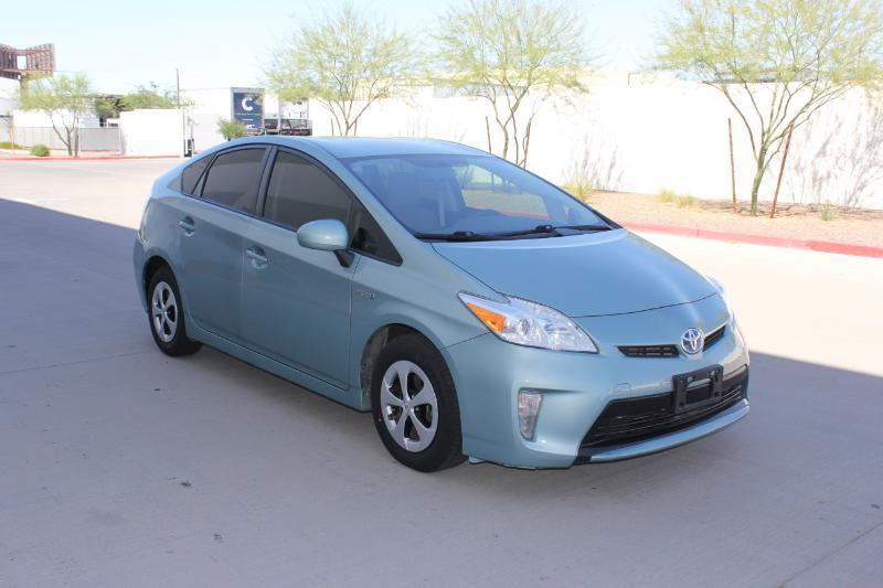 Toyota Prius Two 2015