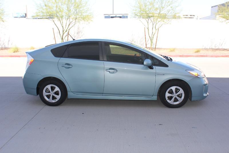 Toyota Prius Two 2015