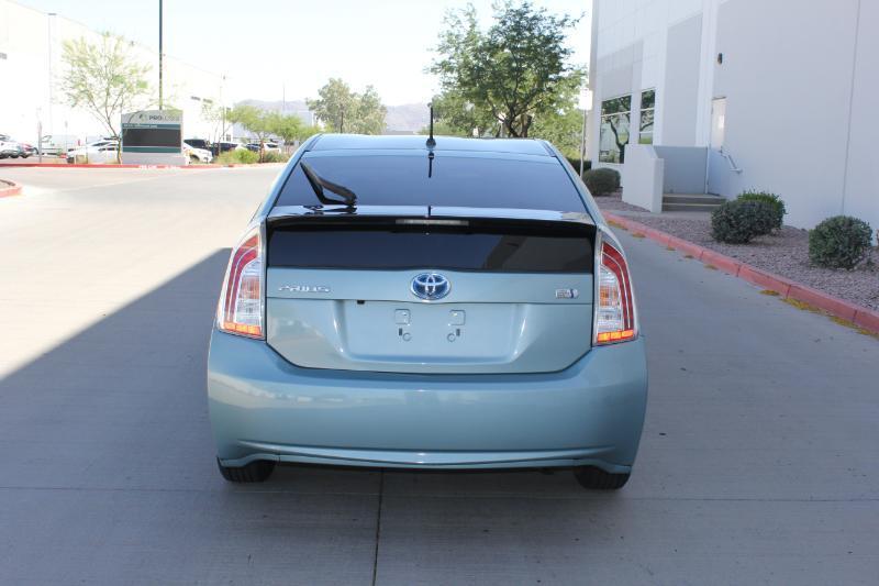 Toyota Prius Two 2015