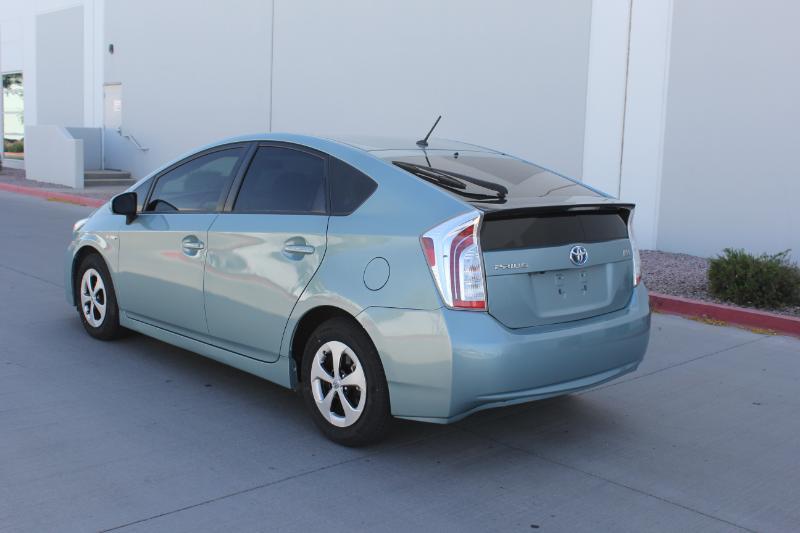 Toyota Prius Two 2015