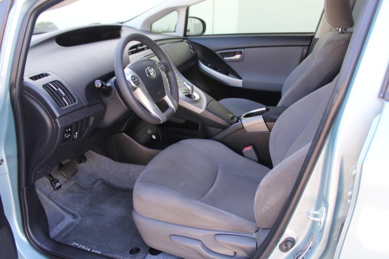 Toyota Prius Two 2015