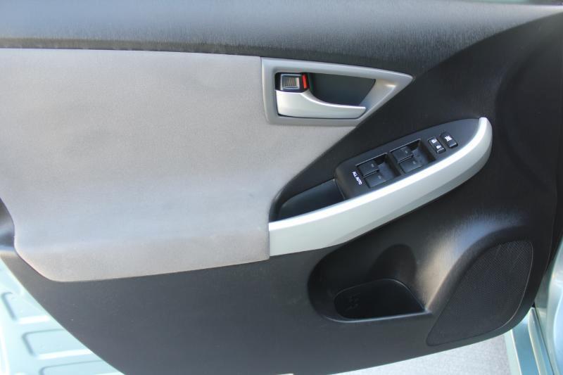 Toyota Prius Two 2015