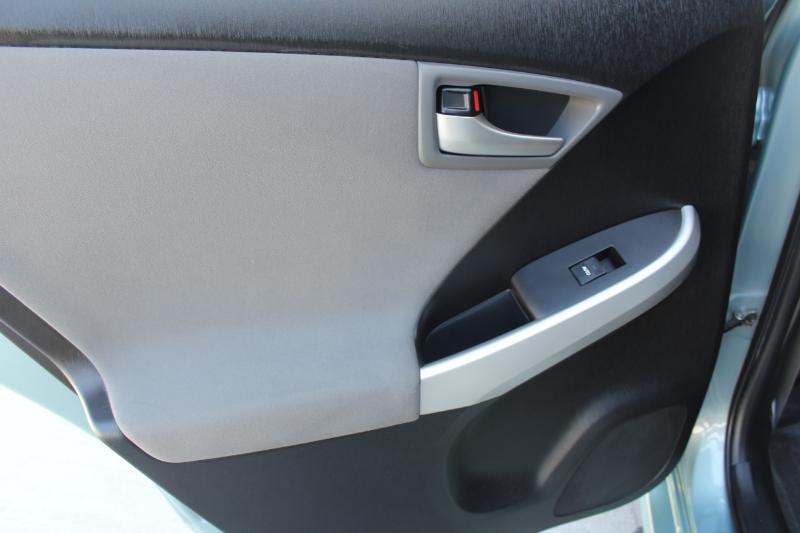 Toyota Prius Two 2015