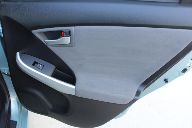 Toyota Prius Two 2015
