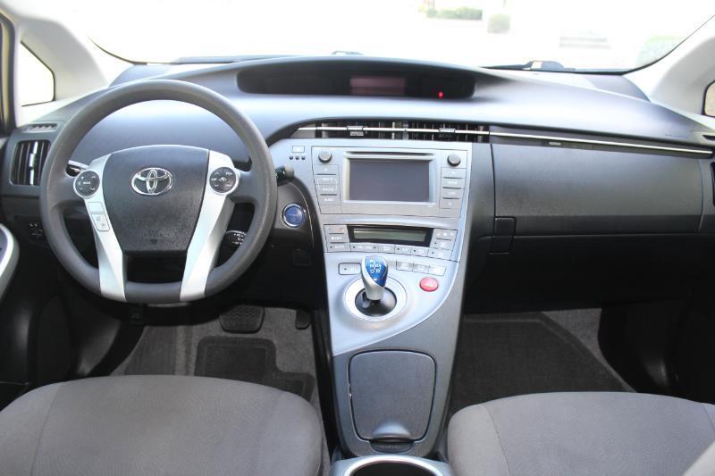Toyota Prius Two 2015