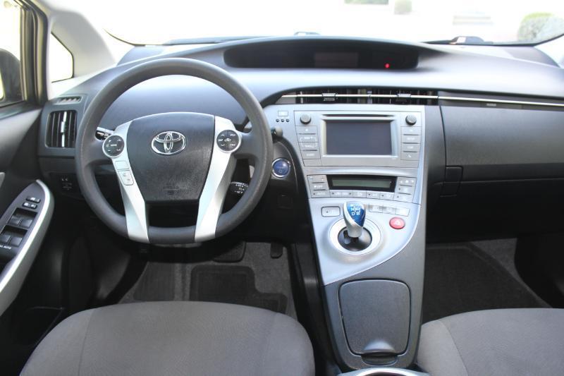 Toyota Prius Two 2015