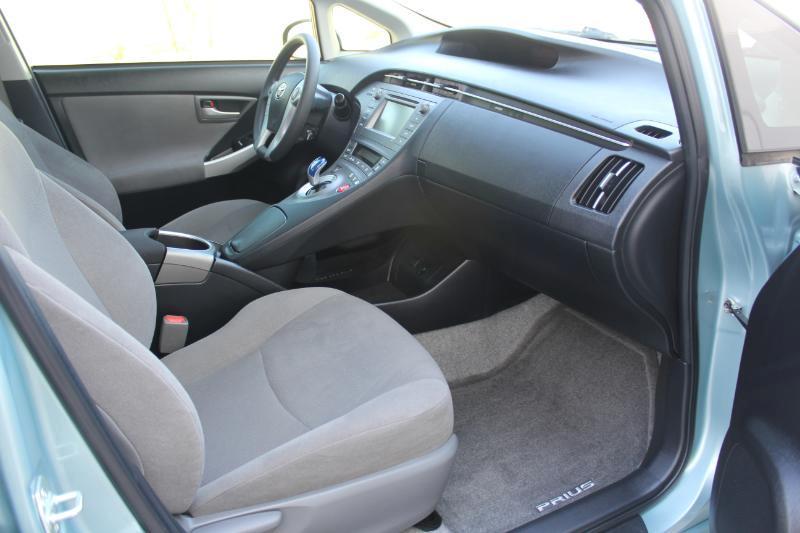 Toyota Prius Two 2015