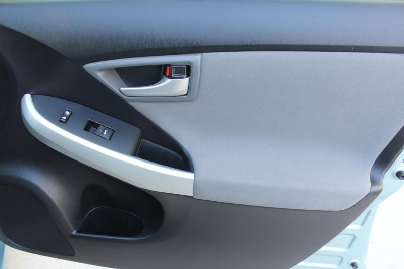 Toyota Prius Two 2015