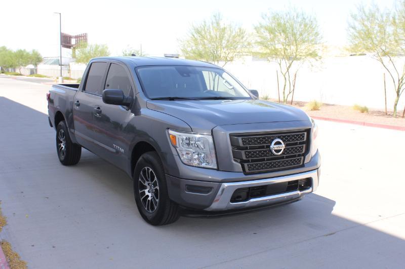 Nissan Titan SV Crew Cab 4WD 2022
