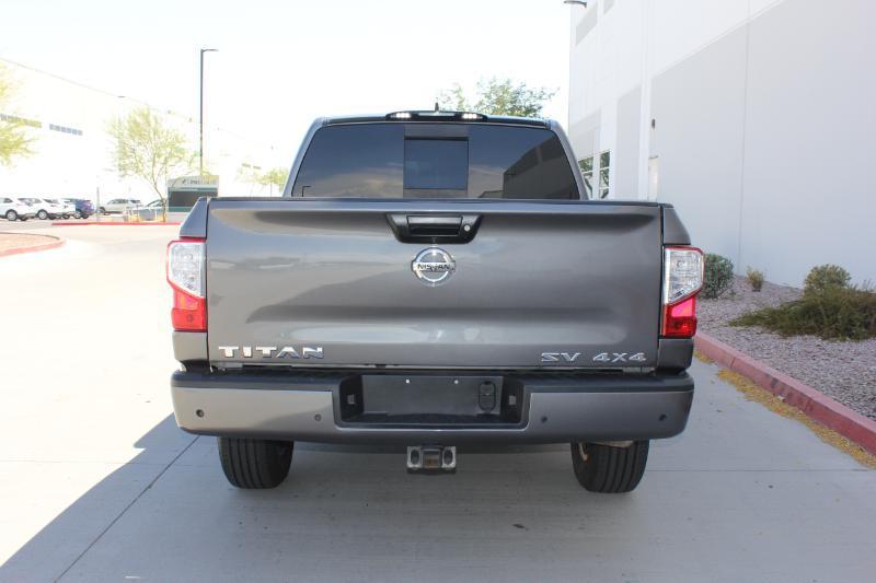 Nissan Titan SV Crew Cab 4WD 2022