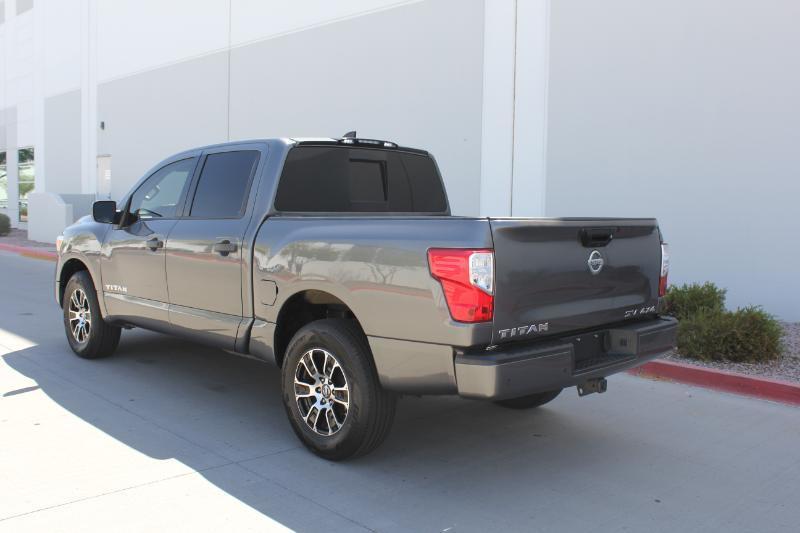 Nissan Titan SV Crew Cab 4WD 2022