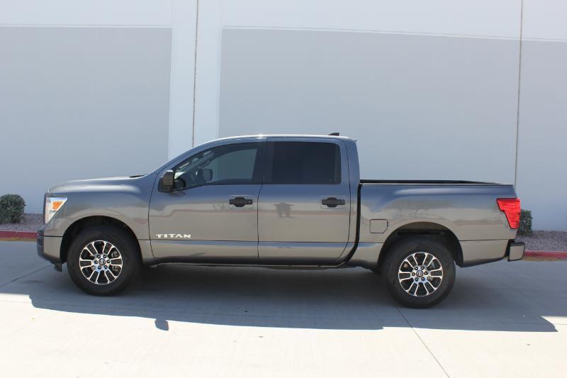 Nissan Titan SV Crew Cab 4WD 2022