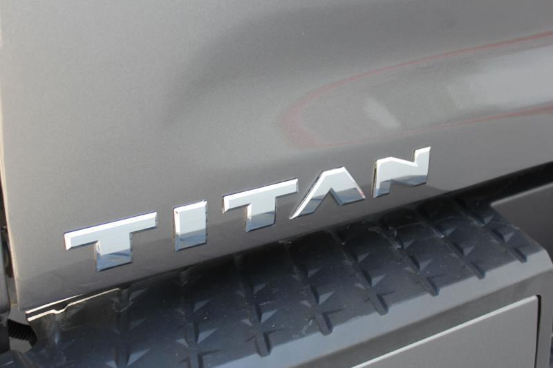 Nissan Titan SV Crew Cab 4WD 2022