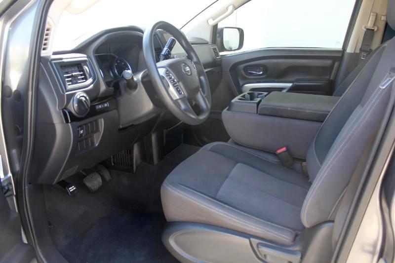 Nissan Titan SV Crew Cab 4WD 2022