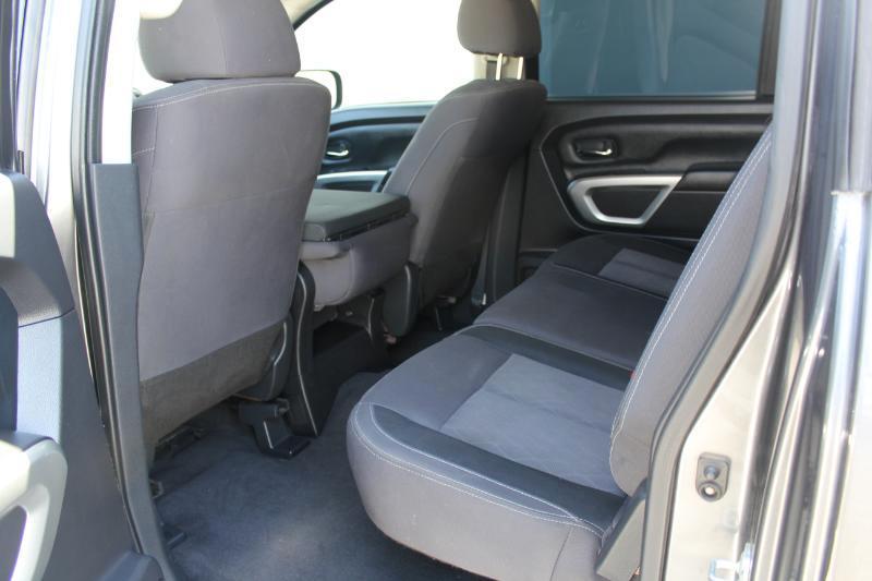 Nissan Titan SV Crew Cab 4WD 2022