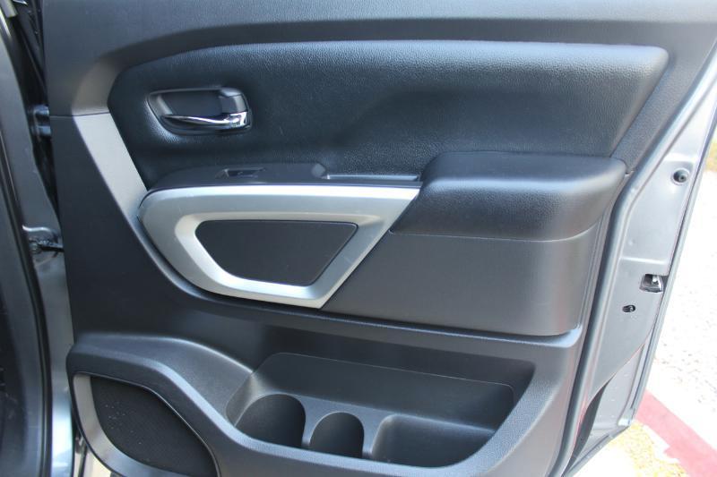 Nissan Titan SV Crew Cab 4WD 2022
