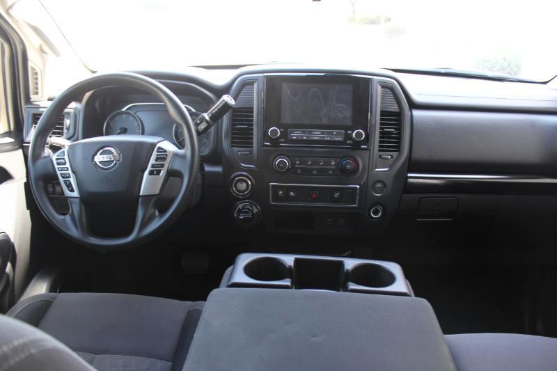 Nissan Titan SV Crew Cab 4WD 2022