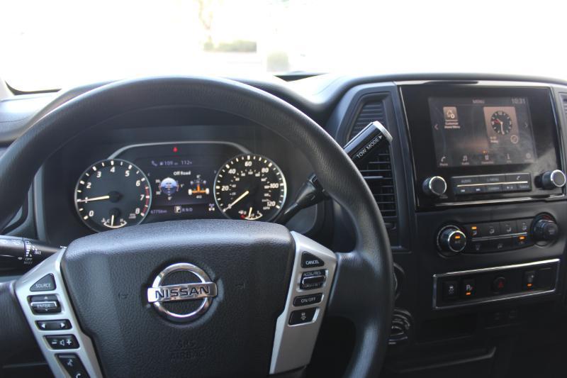 Nissan Titan SV Crew Cab 4WD 2022