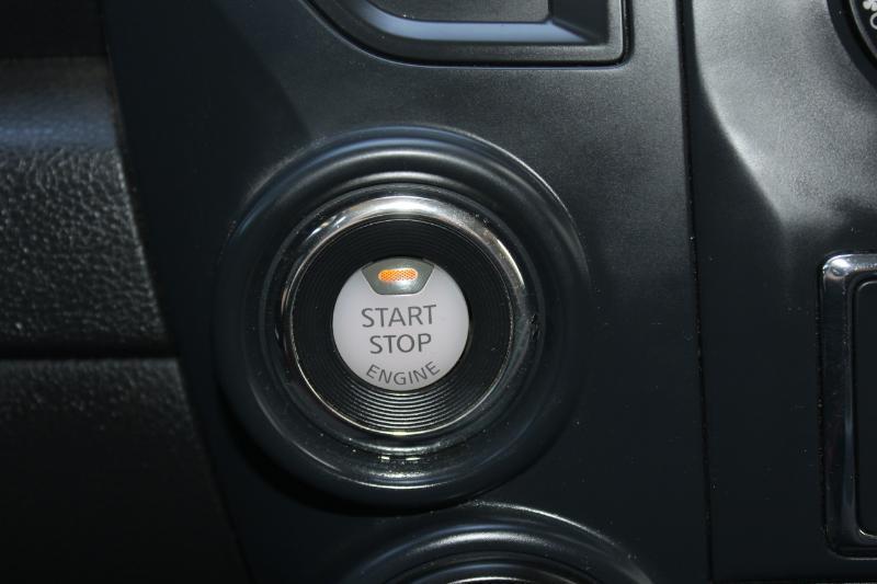 Nissan Titan SV Crew Cab 4WD 2022