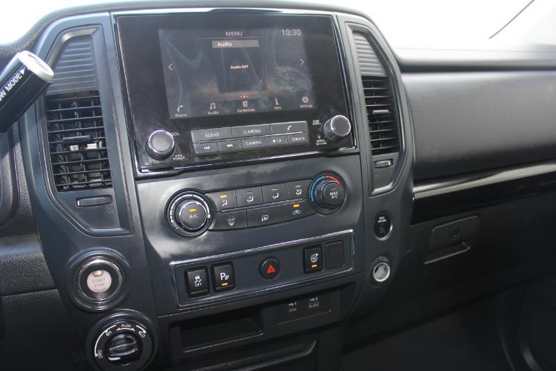 Nissan Titan SV Crew Cab 4WD 2022