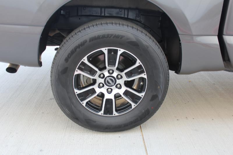 Nissan Titan SV Crew Cab 4WD 2022