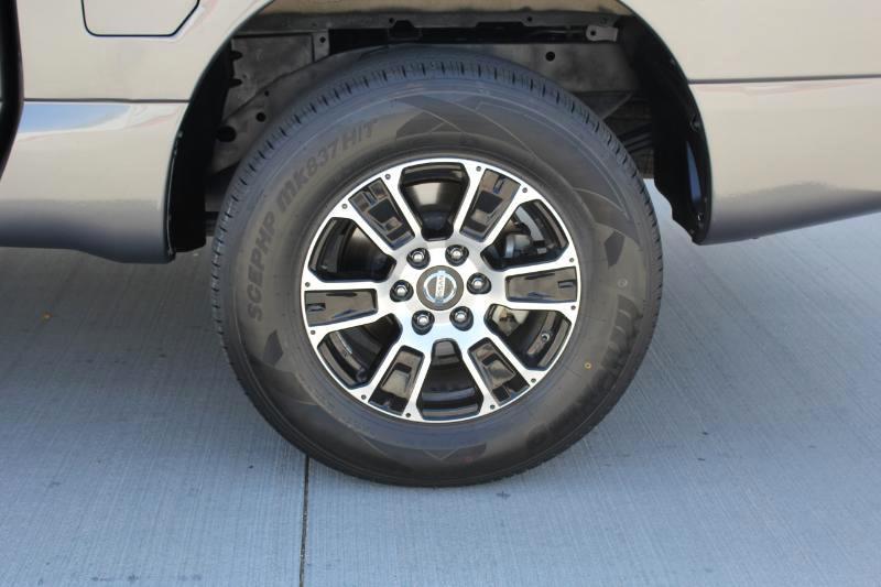 Nissan Titan SV Crew Cab 4WD 2022