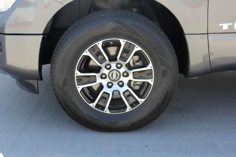 Nissan Titan SV Crew Cab 4WD 2022