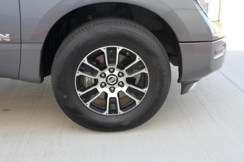 Nissan Titan SV Crew Cab 4WD 2022