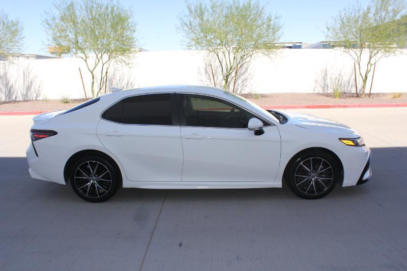 Toyota Camry SE 2024