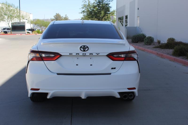 Toyota Camry SE 2024