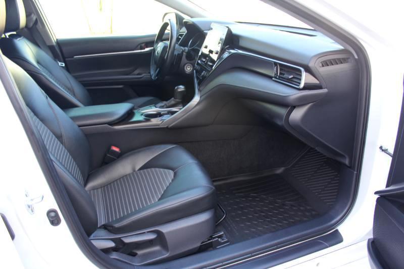 Toyota Camry SE 2024