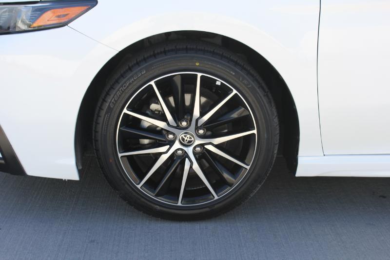 Toyota Camry SE 2024
