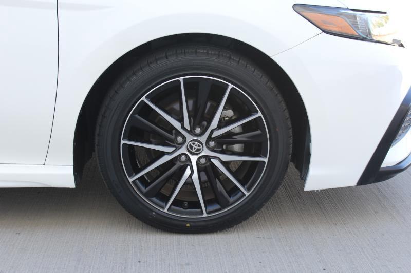 Toyota Camry SE 2024
