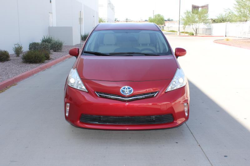 Toyota Prius V  2012