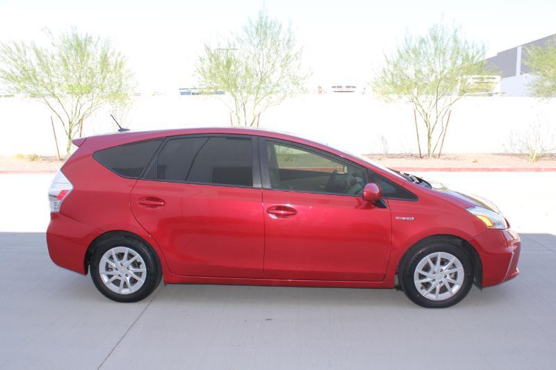 Toyota Prius V  2012