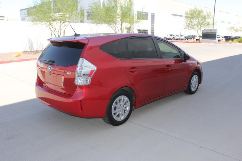 Toyota Prius V  2012