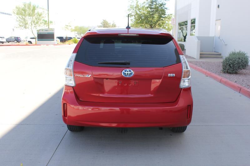 Toyota Prius V  2012