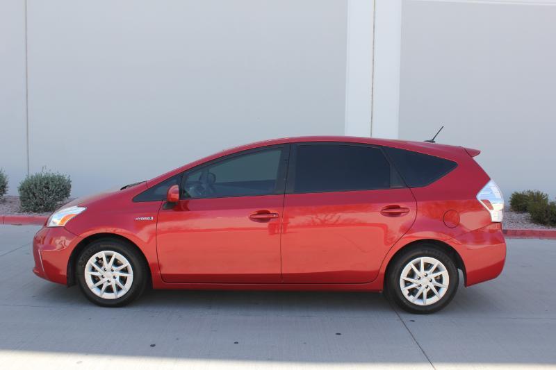 Toyota Prius V  2012