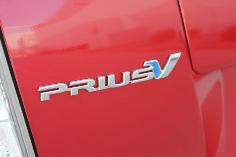 Toyota Prius V  2012