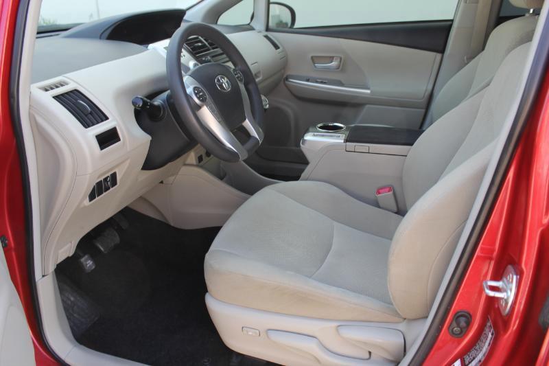 Toyota Prius V  2012