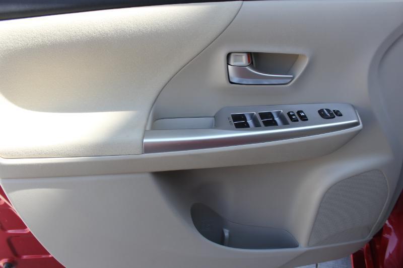 Toyota Prius V  2012