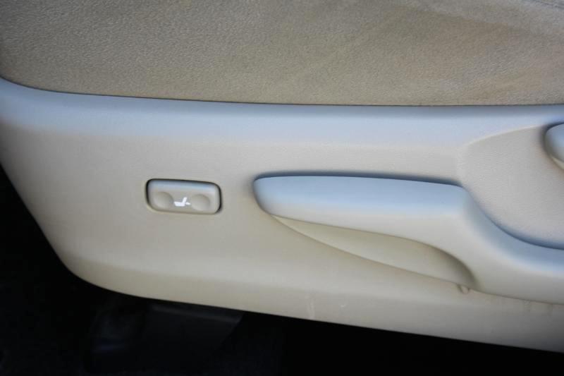 Toyota Prius V  2012