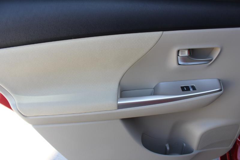 Toyota Prius V  2012