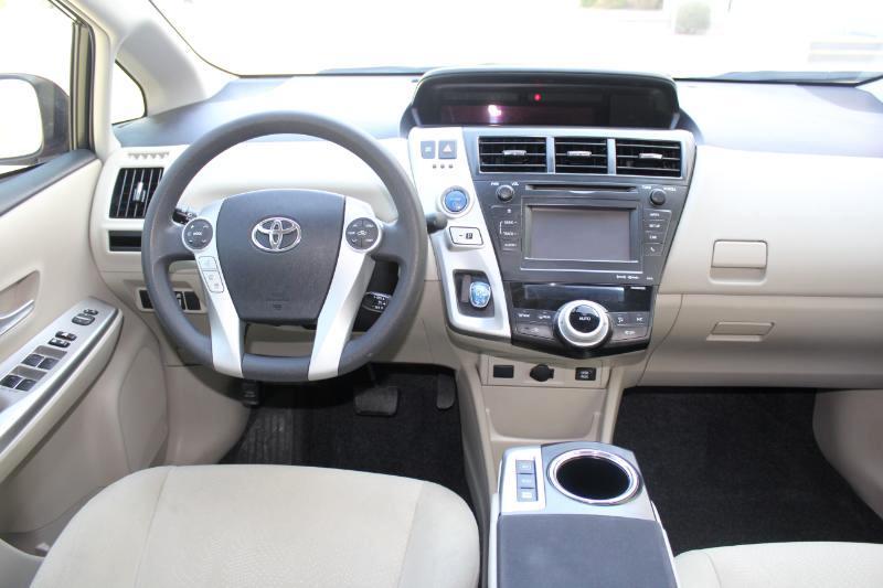 Toyota Prius V  2012
